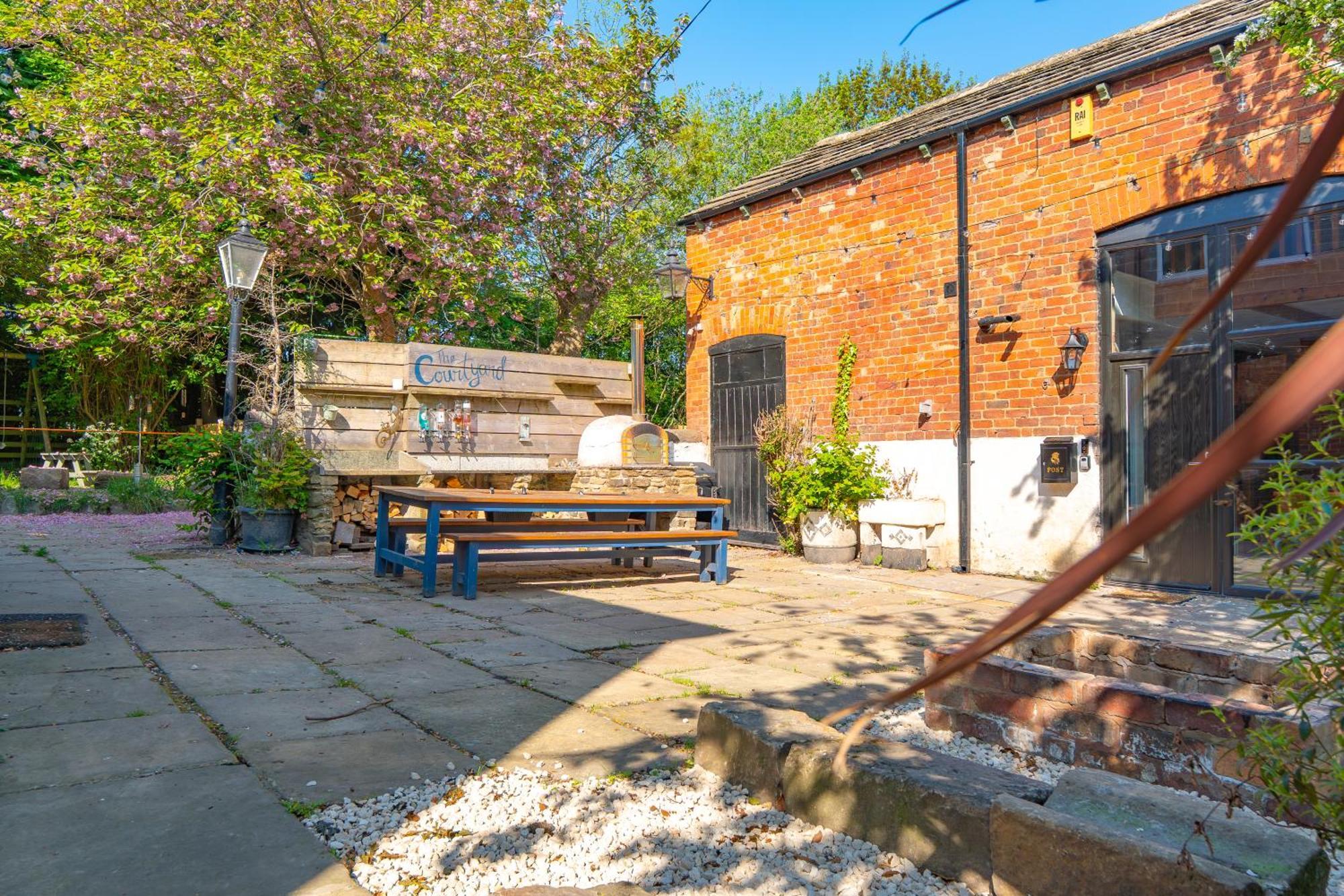 Luxury Escape With Cinema, Pool Table & Darts * Leeds (West Yorkshire)